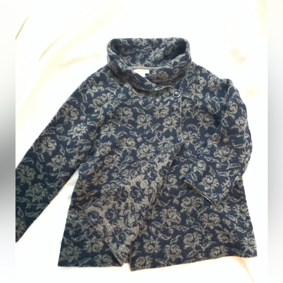 Ellen Tracy Sweaters - Ellen Tracy Wool Blend  Gray and Navy Floral Patterned Knit Top